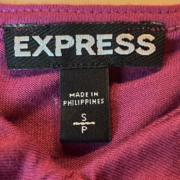 🍇EXPRESS WINE COLORED RUFFLED V NECK TOP SIZE SMALL PETITE - Picture 12 of 13